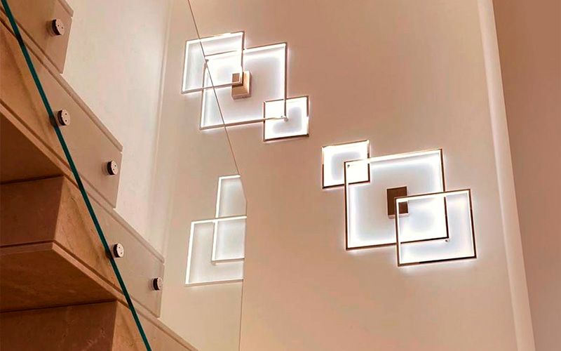 Iluminación de alta gama en un interior de lujo que realza la decoración