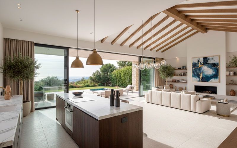 Proyecto de interiorismo sofisticado con diseño elegante, equilibrado