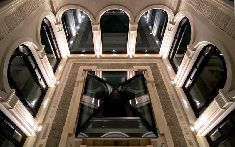 Diseño sofisticado de iluminación elegante para realzar un interior sofisticado